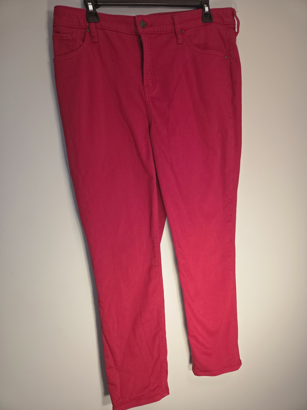 CHICO'S So Slimming Girlfriend Slim Leg Ankle Jeans - Red - Size 2R (US 12R)